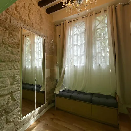 Appartamento Romantique Petit Duplex Au Coeur Du Marais Parigi